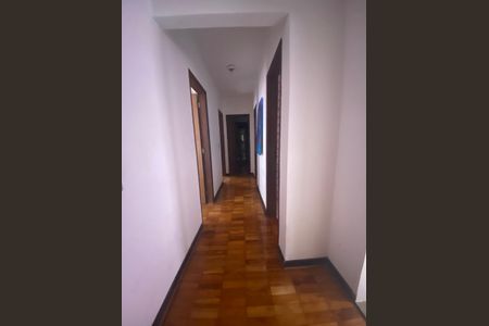Casa à venda com 290m², 4 quartos e 5 vagasCorredor