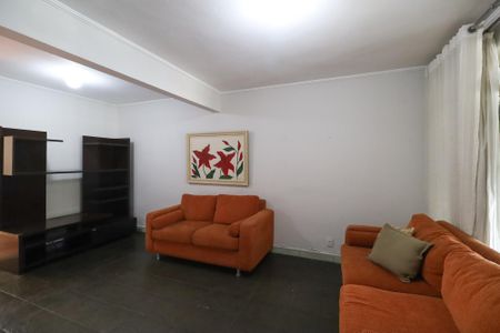 Casa à venda com 150m², 4 quartos e 2 vagas Casa à venda com 150m², 4 quartos e 2 vagasSala