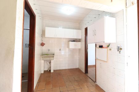 Casa à venda com 150m², 4 quartos e 2 vagas Casa à venda com 150m², 4 quartos e 2 vagasÁrea de serviço