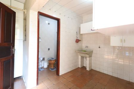 Casa à venda com 150m², 4 quartos e 2 vagas Casa à venda com 150m², 4 quartos e 2 vagasÁrea de serviço