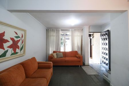 Casa à venda com 150m², 4 quartos e 2 vagas Casa à venda com 150m², 4 quartos e 2 vagasSala