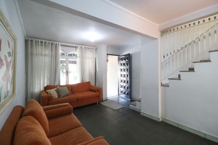 Casa à venda com 150m², 4 quartos e 2 vagas Casa à venda com 150m², 4 quartos e 2 vagasSala