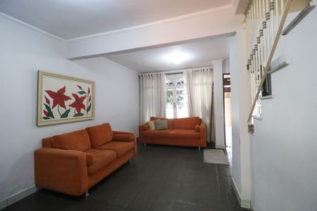 Casa à venda com 150m², 4 quartos e 2 vagas Casa à venda com 150m², 4 quartos e 2 vagasSala