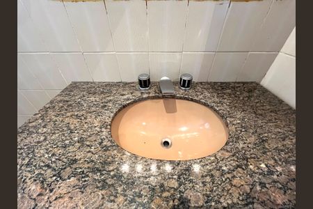 Casa à venda com 144m², 3 quartos e 2 vagas Casa à venda com 144m², 3 quartos e 2 vagasBanheiro Corredor