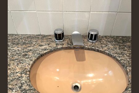 Casa à venda com 144m², 3 quartos e 2 vagas Casa à venda com 144m², 3 quartos e 2 vagasBanheiro Corredor