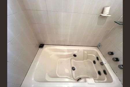 Casa à venda com 144m², 3 quartos e 2 vagas Casa à venda com 144m², 3 quartos e 2 vagasBanheiro Corredor