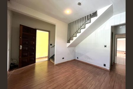 Casa à venda com 144m², 3 quartos e 2 vagas Casa à venda com 144m², 3 quartos e 2 vagasSala