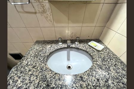 Casa à venda com 144m², 3 quartos e 2 vagas Casa à venda com 144m², 3 quartos e 2 vagasBanheiro Social