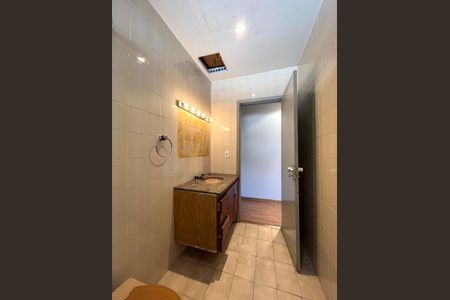 Casa à venda com 144m², 3 quartos e 2 vagas Casa à venda com 144m², 3 quartos e 2 vagasBanheiro Corredor