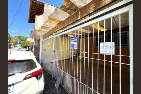 Casa à venda com 144m², 3 quartos e 2 vagas Casa à venda com 144m², 3 quartos e 2 vagasFachada
