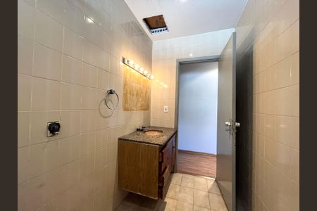 Casa à venda com 144m², 3 quartos e 2 vagas Casa à venda com 144m², 3 quartos e 2 vagasBanheiro Corredor