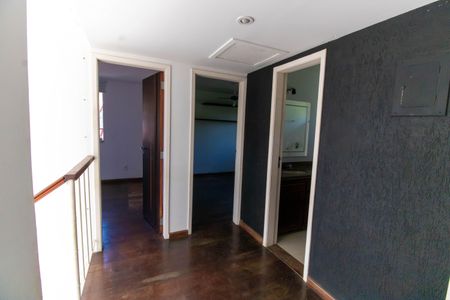 Casa de condomínio à venda com 320m², 5 quartos e 3 vagasHall