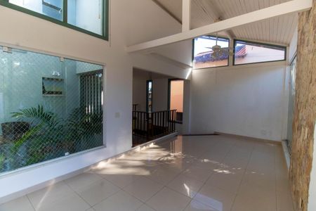 Casa de condomínio à venda com 320m², 5 quartos e 3 vagasSala