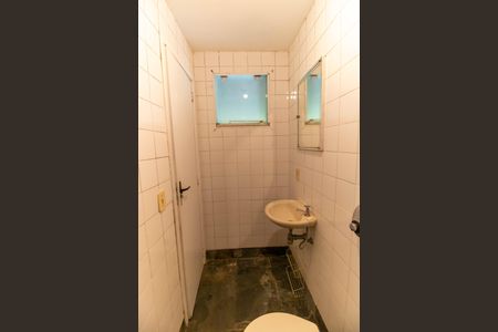 Casa de condomínio à venda com 320m², 5 quartos e 3 vagasBanheiro de serviço