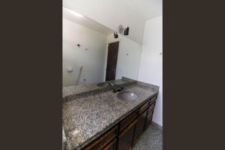 Casa de condomínio à venda com 320m², 5 quartos e 3 vagasBanheiro da Suíte 2