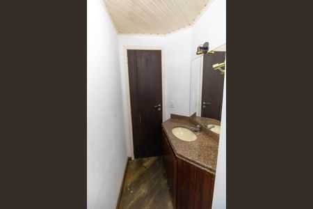 Casa de condomínio à venda com 320m², 5 quartos e 3 vagasLavabo