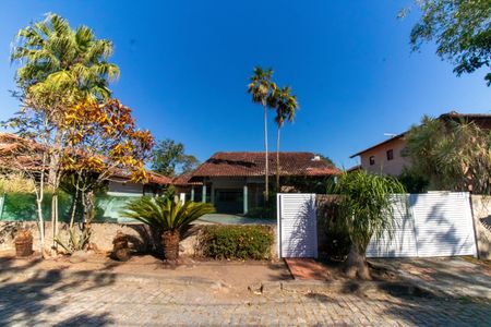 Casa de condomínio à venda com 320m², 5 quartos e 3 vagasFachada