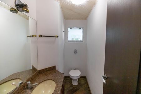 Casa de condomínio à venda com 320m², 5 quartos e 3 vagasLavabo