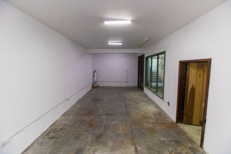 Casa de condomínio à venda com 320m², 5 quartos e 3 vagasSalão
