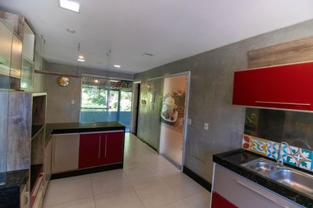 Casa de condomínio à venda com 320m², 5 quartos e 3 vagasCozinha
