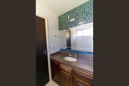 Casa de condomínio à venda com 320m², 5 quartos e 3 vagasBanheiro da Suíte 1