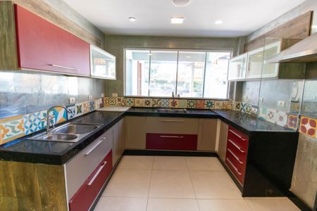 Casa de condomínio à venda com 320m², 5 quartos e 3 vagasCozinha