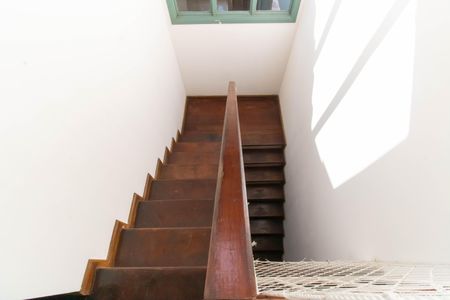 Casa de condomínio à venda com 320m², 5 quartos e 3 vagasEscada