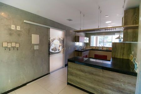 Casa de condomínio à venda com 320m², 5 quartos e 3 vagasCozinha