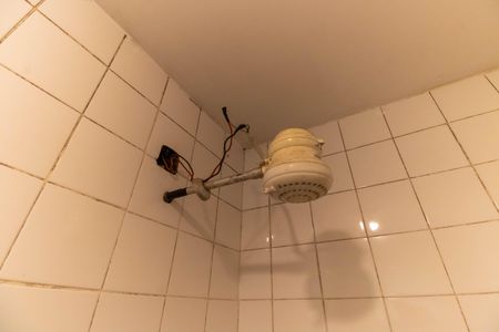 Casa de condomínio à venda com 320m², 5 quartos e 3 vagasChuveiro