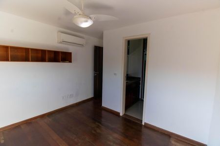 Casa de condomínio à venda com 320m², 5 quartos e 3 vagasSuíte 1