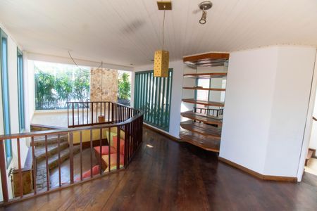 Casa de condomínio à venda com 320m², 5 quartos e 3 vagasSala