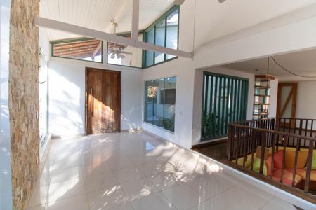 Casa de condomínio à venda com 320m², 5 quartos e 3 vagasSala