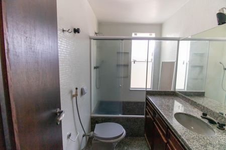 Casa de condomínio à venda com 320m², 5 quartos e 3 vagasBanheiro da Suíte 2