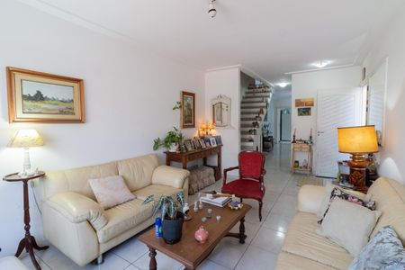 Casa à venda com 125m², 3 quartos e 3 vagas Casa à venda com 125m², 3 quartos e 3 vagasSala