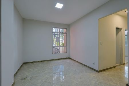 Apartamento à venda com 70m², 3 quartos e 2 vagas Apartamento à venda com 70m², 3 quartos e 2 vagasSala