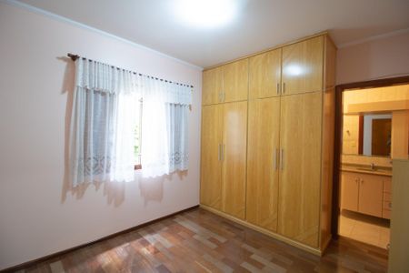Casa à venda com 155m², 3 quartos e 2 vagasSuite