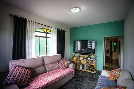 Casa à venda com 243m², 4 quartos e 5 vagas Casa à venda com 243m², 4 quartos e 5 vagasSala