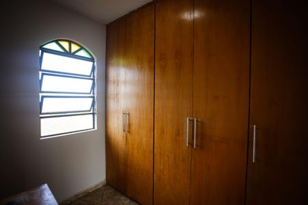 Casa à venda com 243m², 4 quartos e 5 vagas Casa à venda com 243m², 4 quartos e 5 vagasQuarto 3