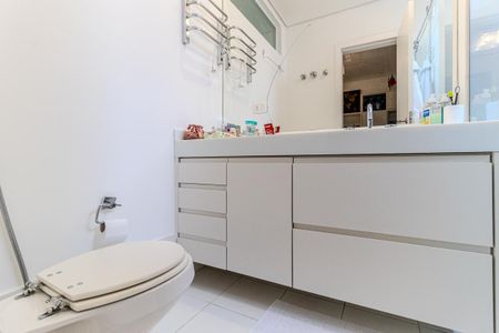 Apartamento à venda com 220m², 3 quartos e 2 vagasBanheiro da Suíte 2
