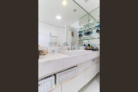 Apartamento à venda com 220m², 3 quartos e 2 vagasBanheiro da Suíte 1