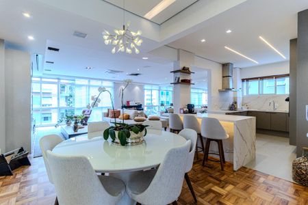 Apartamento à venda com 220m², 3 quartos e 2 vagasCozinha