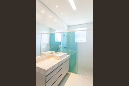 Casa de condomínio à venda com 329m², 4 quartos e 5 vagasBanheiro Suíte 2