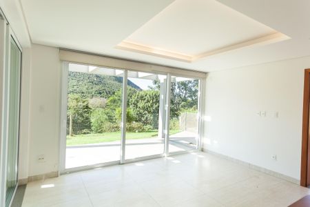 Casa de condomínio à venda com 329m², 4 quartos e 5 vagasSala de Jantar