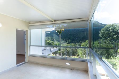 Casa de condomínio à venda com 329m², 4 quartos e 5 vagasVaranda Suíte 1