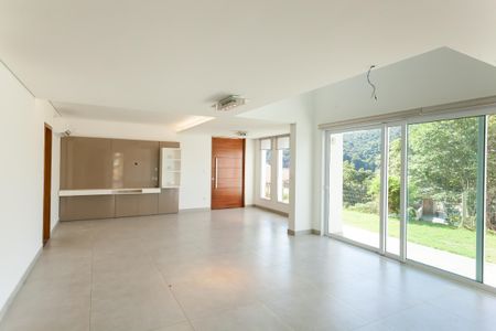 Casa de condomínio à venda com 329m², 4 quartos e 5 vagasSala