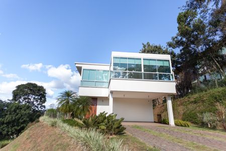 Casa de condomínio à venda com 329m², 4 quartos e 5 vagasFachada