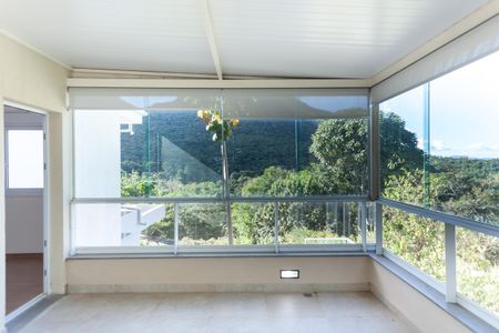 Casa de condomínio à venda com 329m², 4 quartos e 5 vagasVaranda Suíte 1