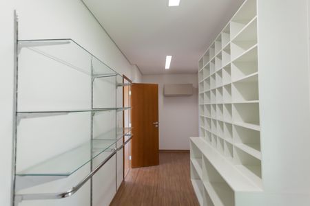 Casa de condomínio à venda com 329m², 4 quartos e 5 vagasCloset da suíte master