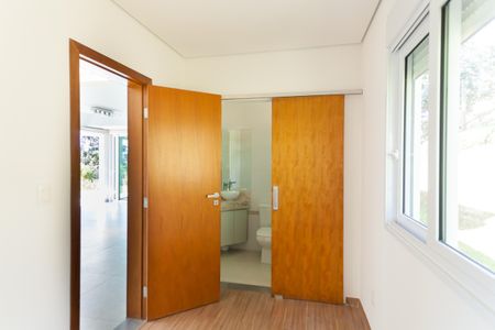 Casa de condomínio à venda com 329m², 4 quartos e 5 vagasSuíte hospedes