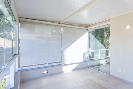 Casa de condomínio à venda com 329m², 4 quartos e 5 vagasVaranda Suíte 1